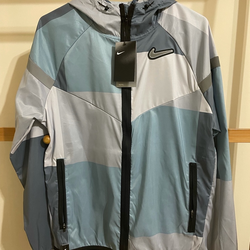 Nike blue MENS color block.